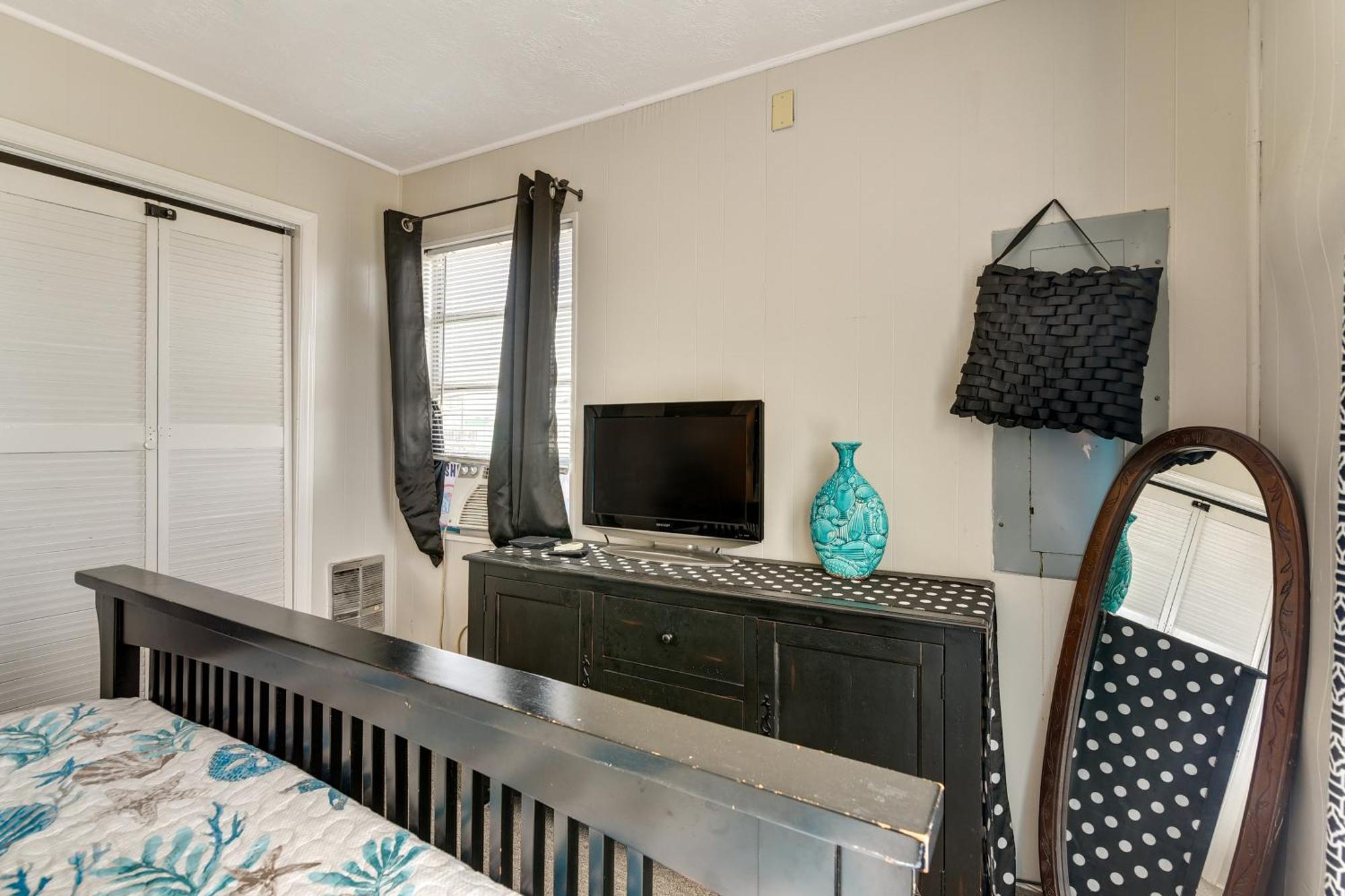 Second-Row Surfside Beach House Newly Renovated! 外观 照片